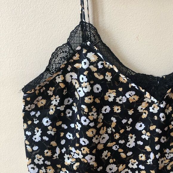 Abercrombie and Fitch Floral Lace Cami - Picture 2 of 6
